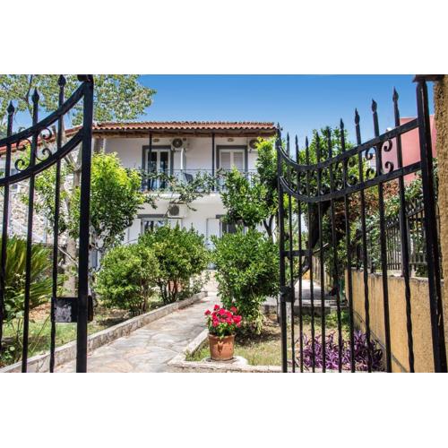 Irini Apartments and Studios