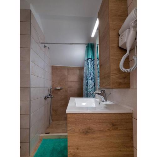 Irini Kalamaki first floor apartment