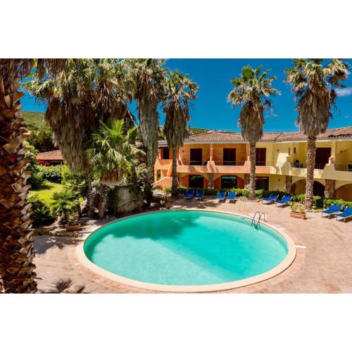 ISA-apartments with air conditioning and outdoor private space in residence with swimming-pool in Palau, only 150 meters from the sea