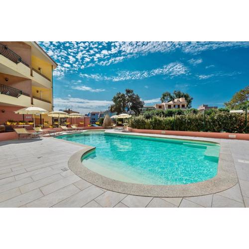 ISA-Residence with swimming-pool in Santa Teresa di Gallura, apartments with air conditioning and private outdoor space