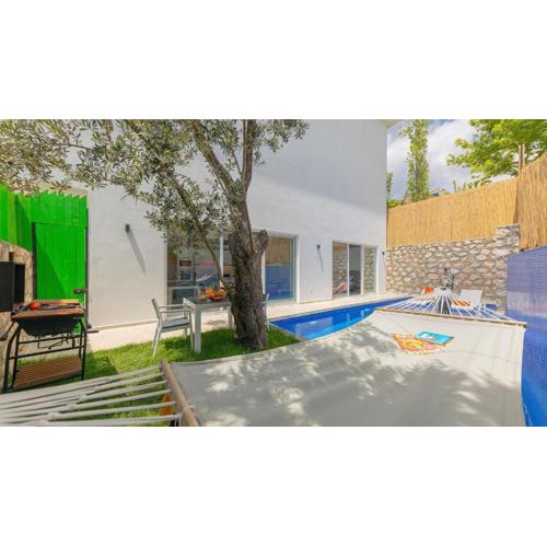 Islamlar Apartment with Private Pool 3248