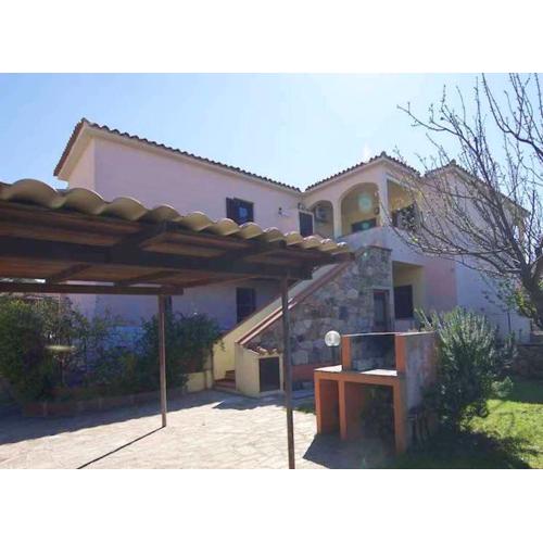 Iss Travel- Casa Pustinu, 2 bedroom-apartment with air conditioning and private garden