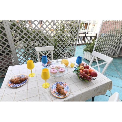 IzzHome Holiday Terrace