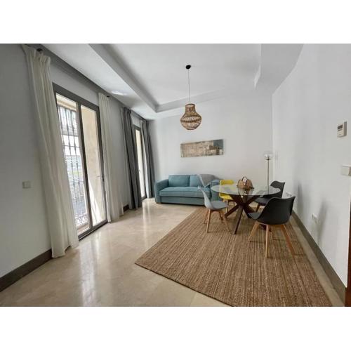 J21 Apartment by Cathedral Alcazar