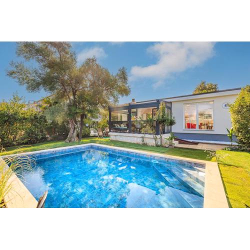 Jacaranda Cottage