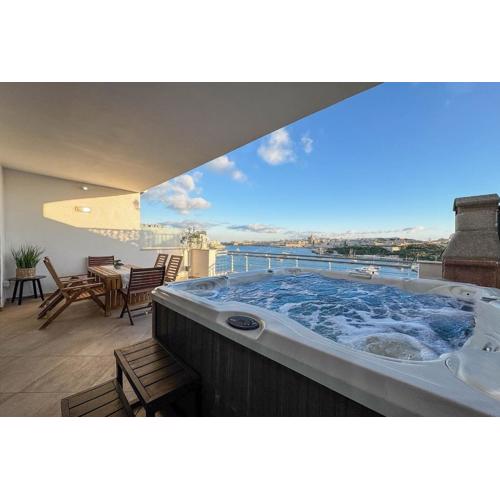 Jacuzzi Terrace Getaway with Valletta Views