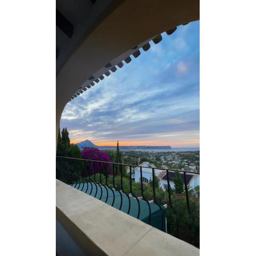 Jávea Coastal Villa, Sea Views, Private Pool, BBQ & Outdoor Dining