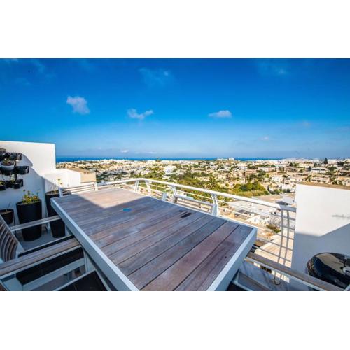 Jaysky penthouse on Etna Street
