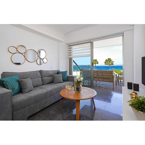 Jenny - Beachfront Apartment