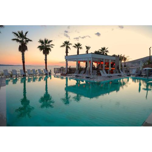 Joelle Premium Hotel