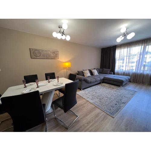 Johannesburg Spacious Family apt w Free Parking and Playground
