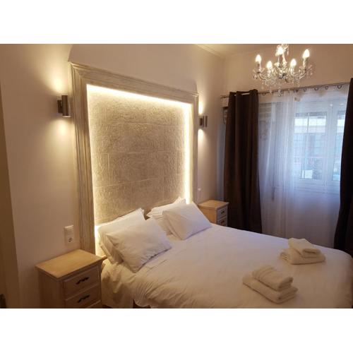 JOHN BEAUTY 50m2, METRO and ACROPOLIS 5\