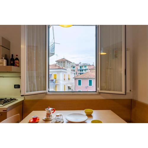 JOIVY Apt for 4, metres from beach, in Sestri Levante