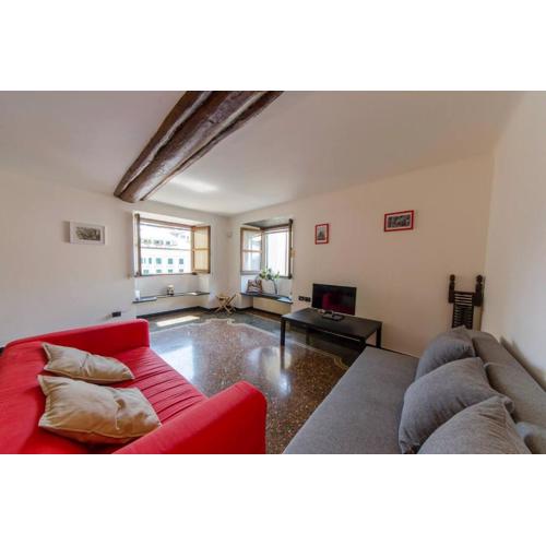 JOIVY Colorful Flat for 5 close to Piazza De Ferrari