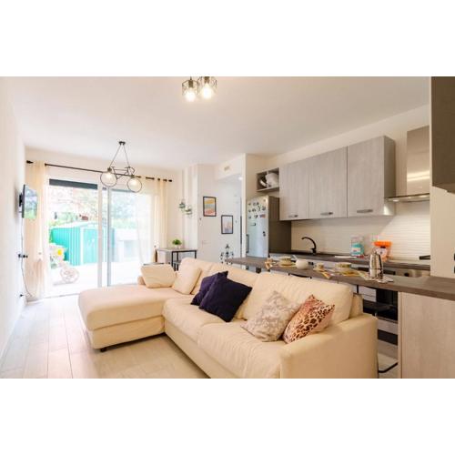 JOIVY Flat with Terrace & Parking