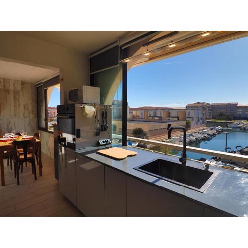 Joli 2 pièces 40m² avec parking privé à Sète - FR-1-472-196