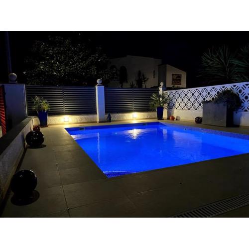 Jolie maison avec sa piscine privée WIFI