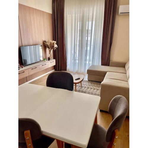 Jona lovely 2 bedroom 2 bathroom ap Free parking