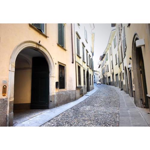 Joyful apartment in a building from the 1700s