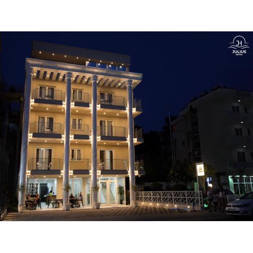 Julius Hotel
