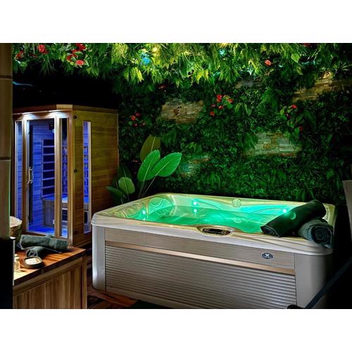 Jungle Love Room