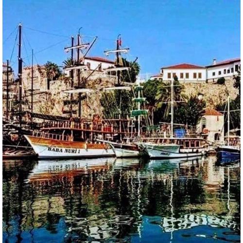 Kaleiçi geniş balkonlu muhteşem lokasyon benzersiz geniş EV