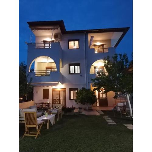 Kali Luxury Apartments -Garden-Gold-