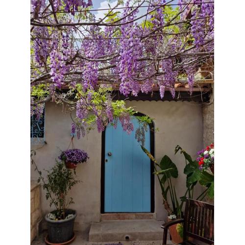 Kalimera A Lovely 1-bedroom rental with ensuite and Kitchen