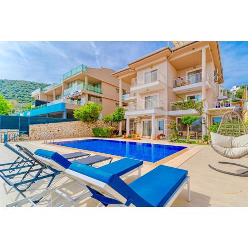 Kalkan Merkezde Modern, Havuzlu Dublex Apart