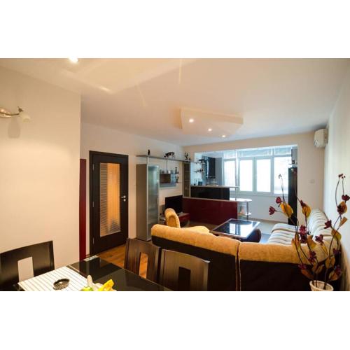 Kapana Comfy 2BR Apartment in Top Center