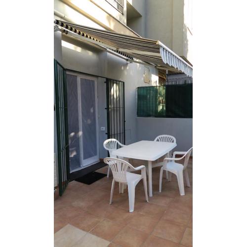Karina, to the beach with terrace and private parking