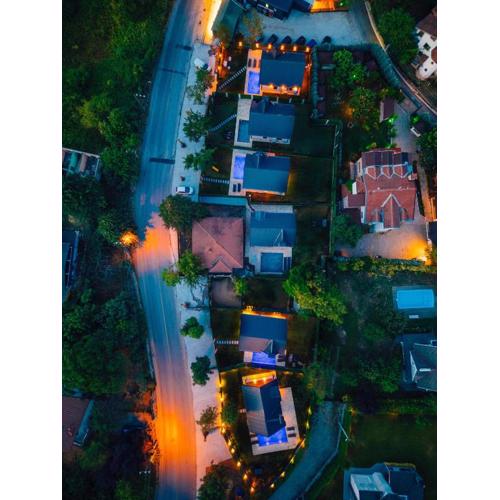 Kartepe Maşukiye de 2 oda1 salon Özel Havuzlu - Şömineli -Muhafazakar 5 Kişilik Bungalov