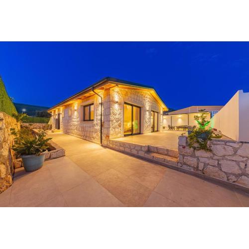 Kaş Bayındırda Korunaklı Villa 4 Kişilik