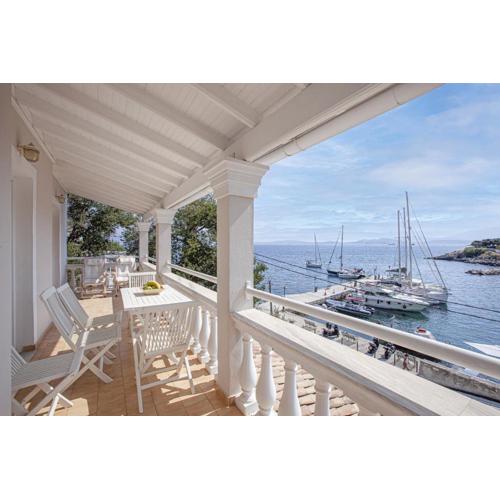 Kassiopi Seafront Elegant Apartments