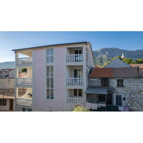 Kastel Gomilica Cozy and Stylish Apartments near the Sea