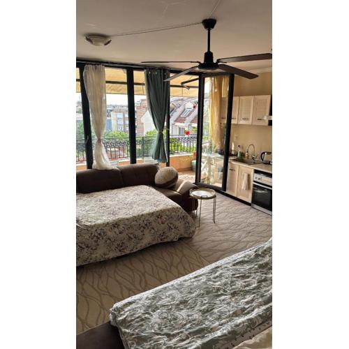 Kazanlak DOWNTOWN Central Apartment Guesthouse with Full Kitchen, Panoramic Views, Self Check-in & Free Parking, Best Value!