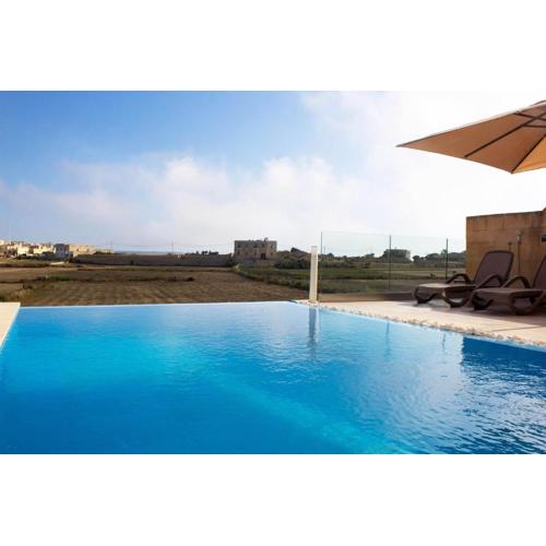 Kenn Gozitan villa and pool - Happy Rentals