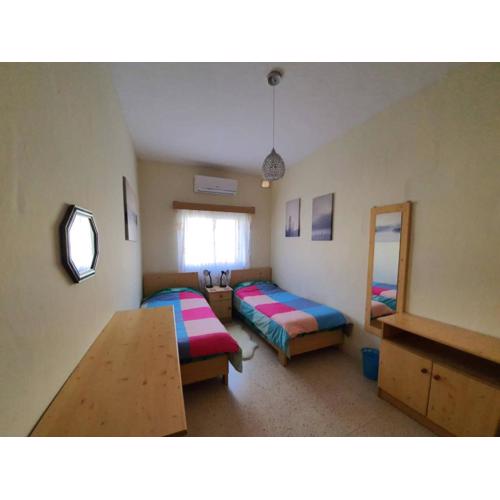 Kennedy Court - PRIME LOCATION - Bus Terminus