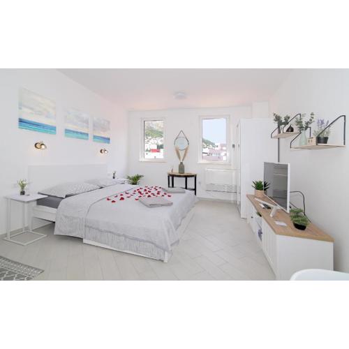 Kenova studio apartment