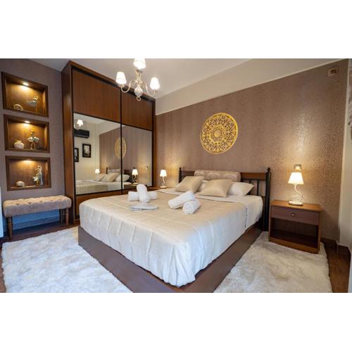 Keramikos metro st luxury studio