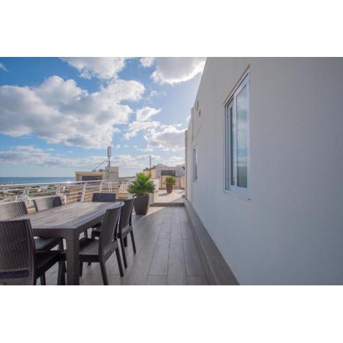 KERNICE Penthouse with Sea and Country Views of Xghajra