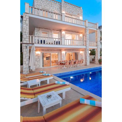 Ketchy Villa , Sleeps 12 , Heatable Infinity pool , Wifi , Sunset in Kalkan