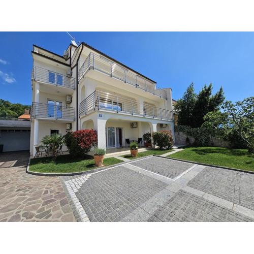 KETI 2 NV - Studio apartment with terrace