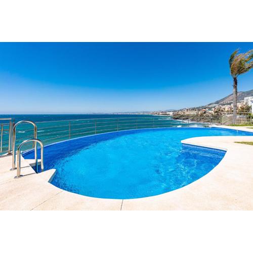 KEYWISE Beachhouse OceanBlue Duplex de lujo en primera línea con vistas espectaculares , Solárium privado y piscina