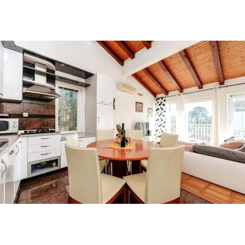 Kiara-sunny and vacant apartment near the center
