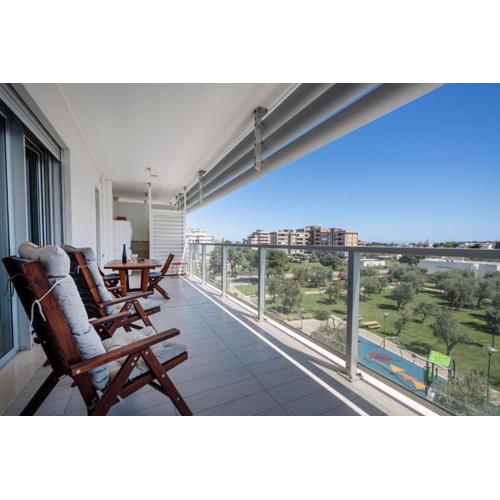 Kind Park - Sleek Apartment with Terrace & Parking