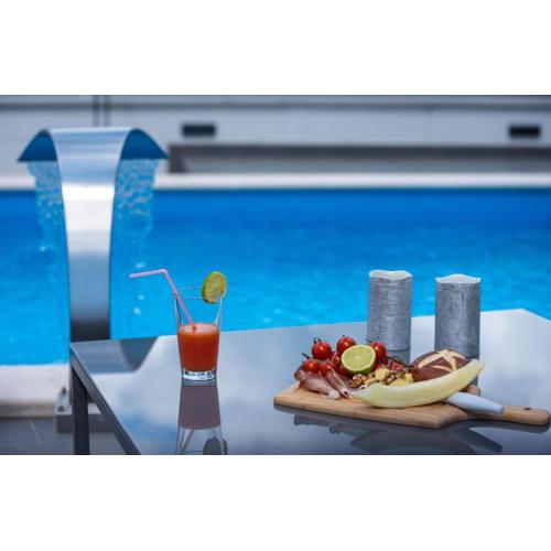 King Luxury Apartment with private Pool