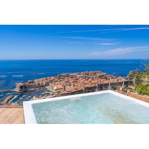 KINGS LANDING 5 stars PENTHOUSE