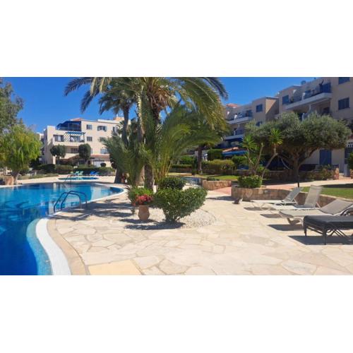Kings Palace - spacious 2-bed with sea views and large patio