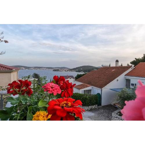 KN House with two apartments near sea